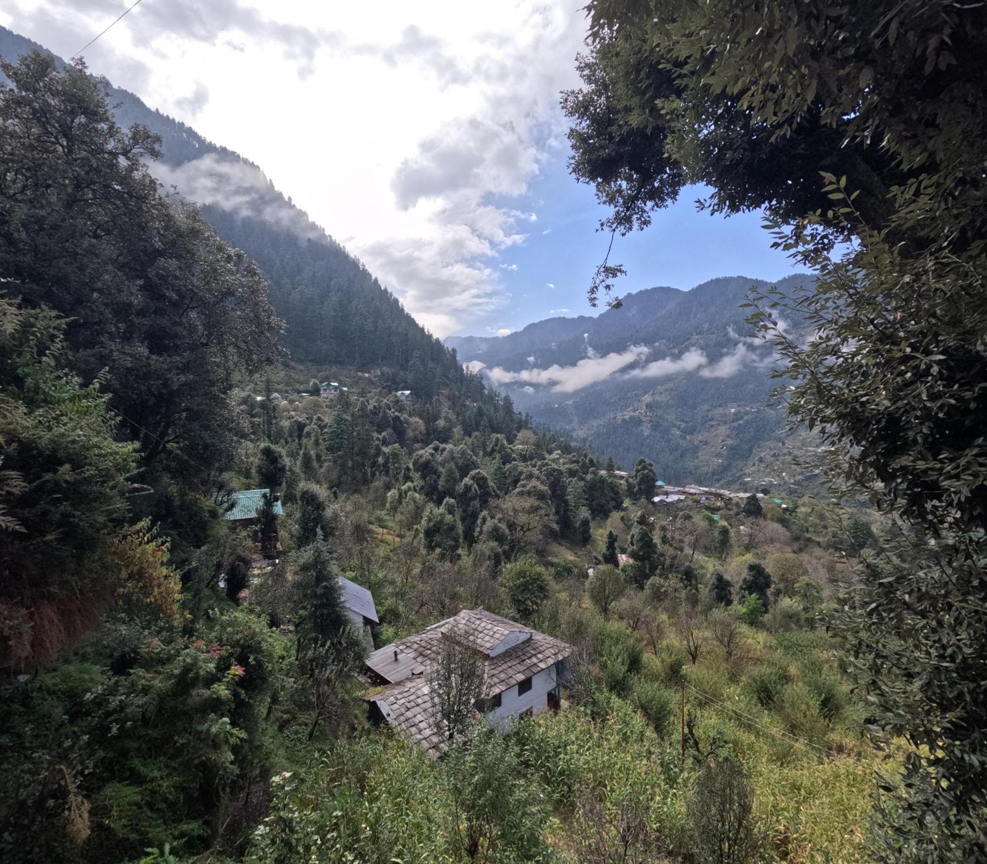 Mozo Inn&Cafe Jibhi Banjār Екстериор снимка