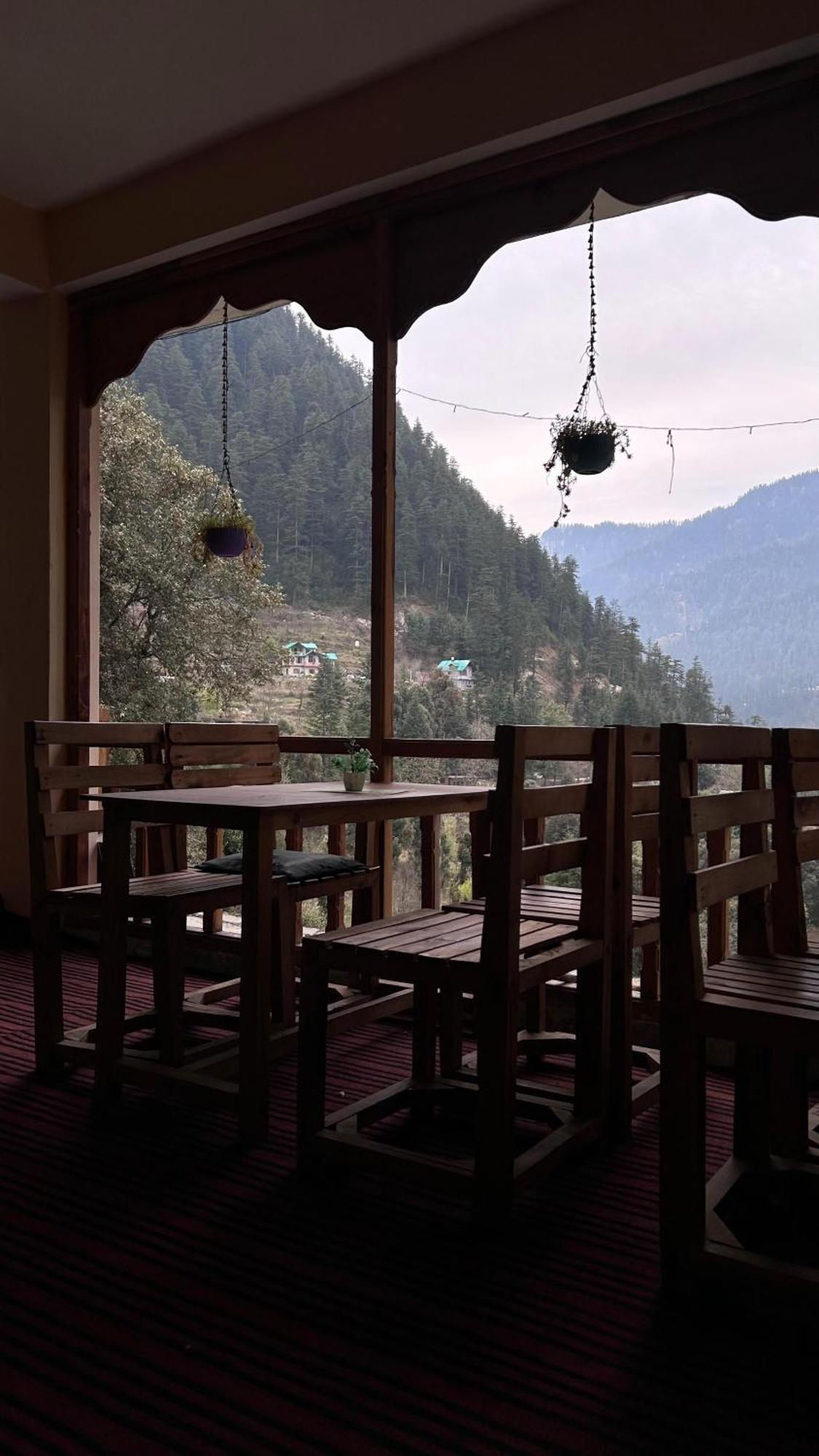 Mozo Inn&Cafe Jibhi Banjār Екстериор снимка